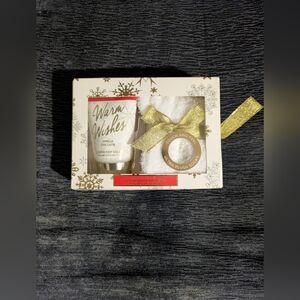 Highland Natural Warm Wishes Vanilla Scented Bath Set Plush Socks Foot Cream